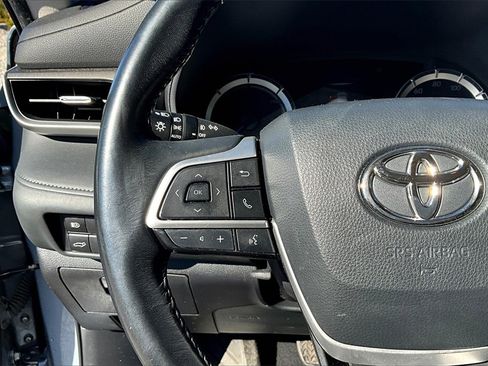 Used 2022 Toyota Highlander LE image 16