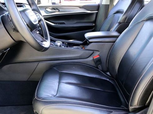 Used 2022 Jeep Grand Cherokee Limited image 10