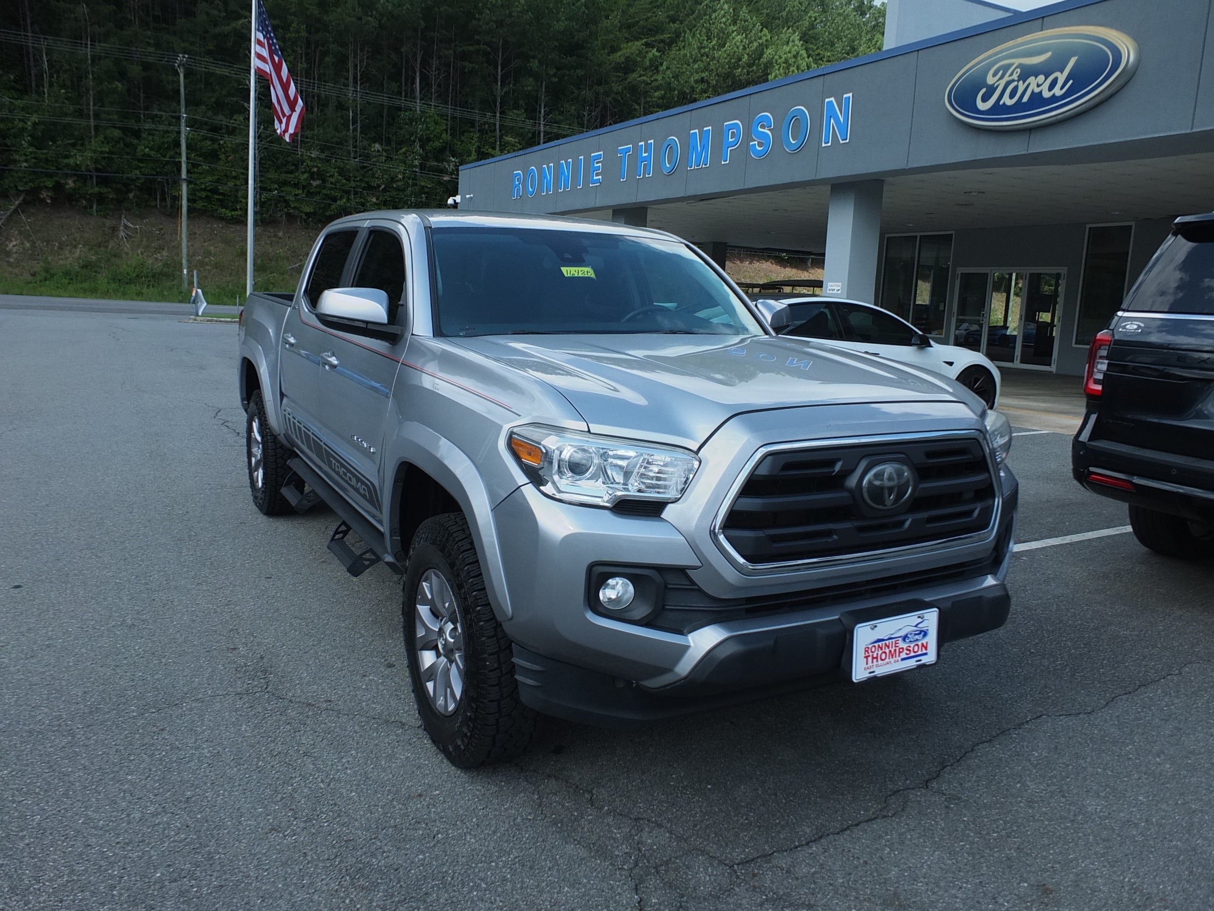 Used 2019 Toyota Tacoma SR5 RWD image 1