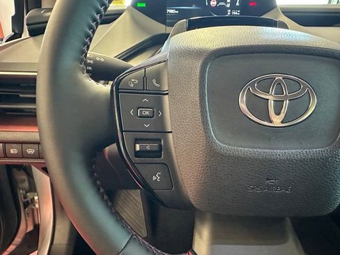 Used 2025 Toyota Prius Plug-In Hybrid FWD image 20