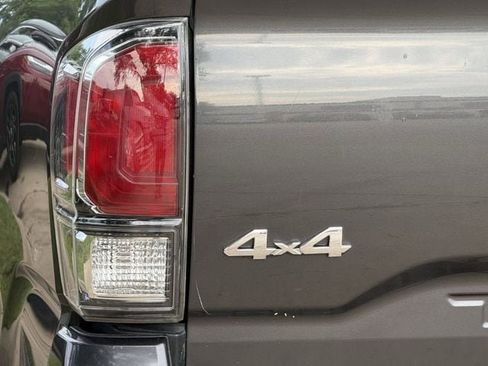 Used 2020 Toyota Tacoma Limited AWD/4WD image 6