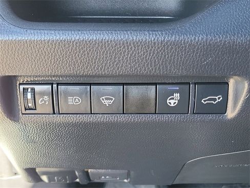 Used 2019 Toyota RAV4 XLE Premium image 19