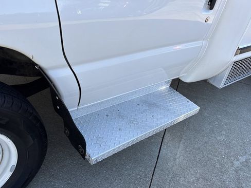 Used 2015 Ford E-350 and Econoline 350 Super Duty image 11
