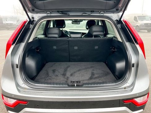 Used 2024 Kia Niro EX image 9