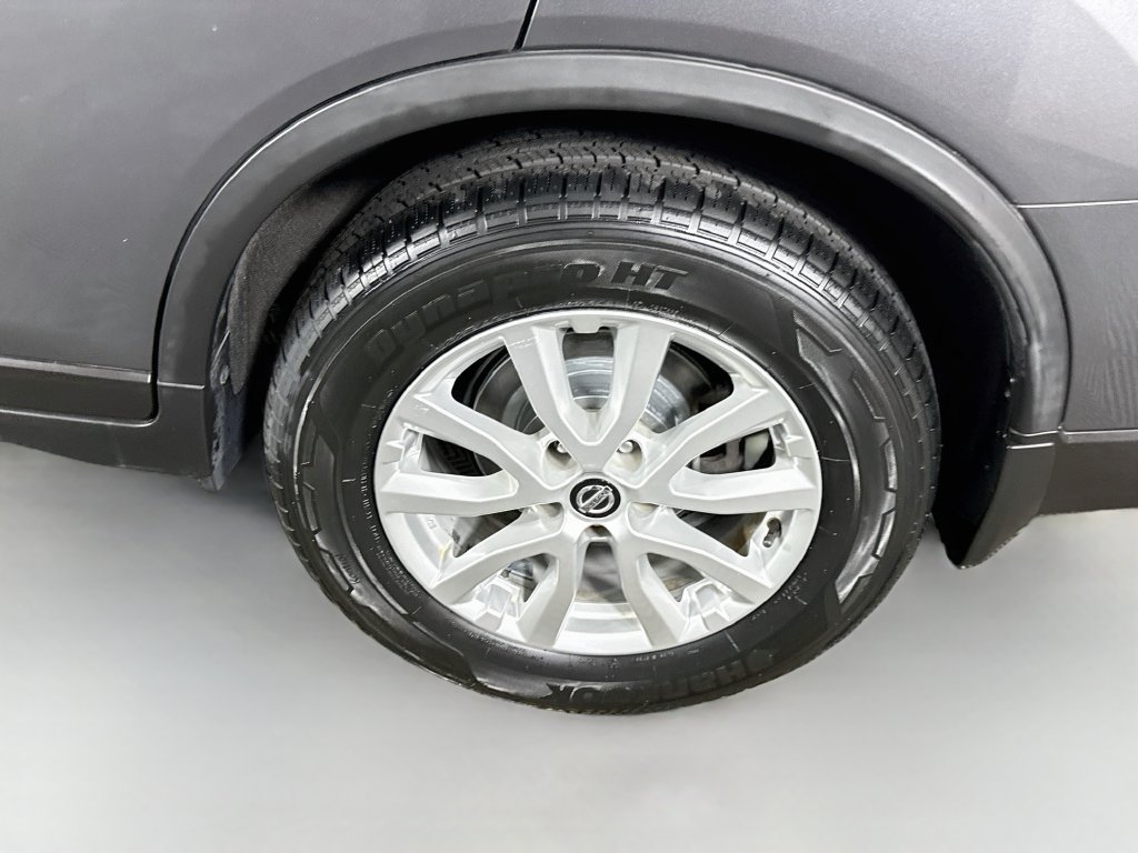 Used 2020 Nissan Rogue SV FWD image 33