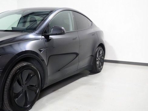 Used 2026 Tesla Model Y 2WD image 57