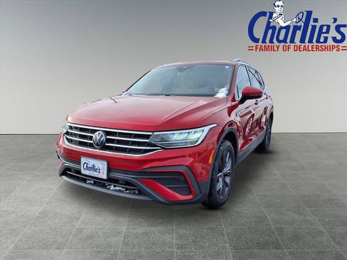 Used 2022 Volkswagen Tiguan SE image 1