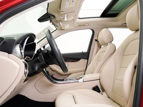 Used 2021 Mercedes-Benz GLC 300 4MATIC image 6