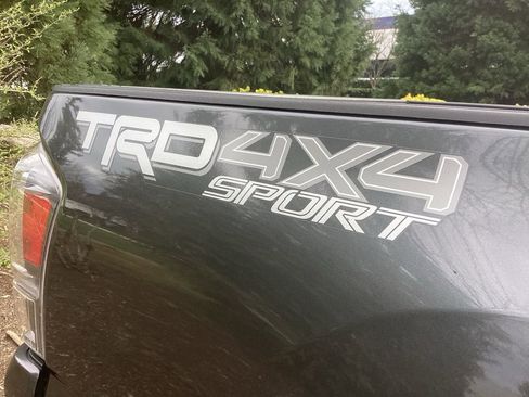 Used 2021 Toyota Tacoma TRD Sport AWD/4WD image 9