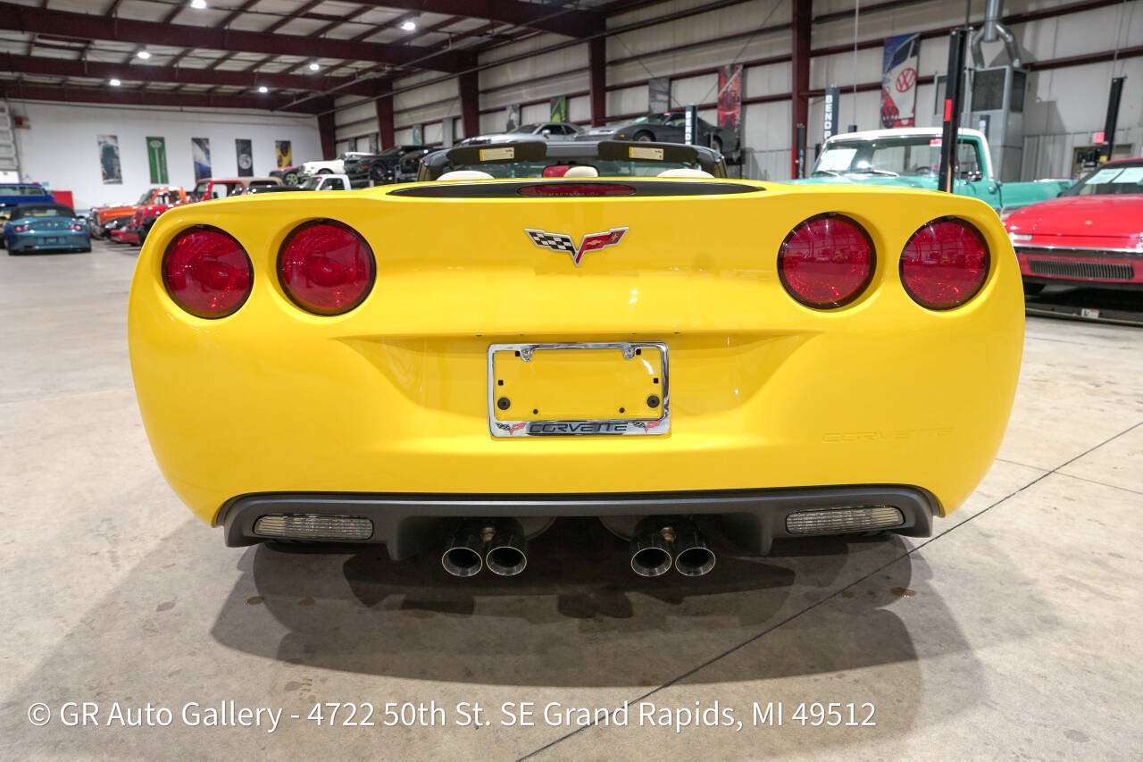 Used 2007 Chevrolet Corvette Convertible w/ Performance Package RWD image 7