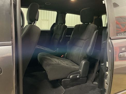 Used 2016 Dodge Grand Caravan SXT FWD image 20