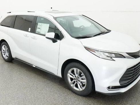 New 2026 Toyota Sienna Limited FWD image 13