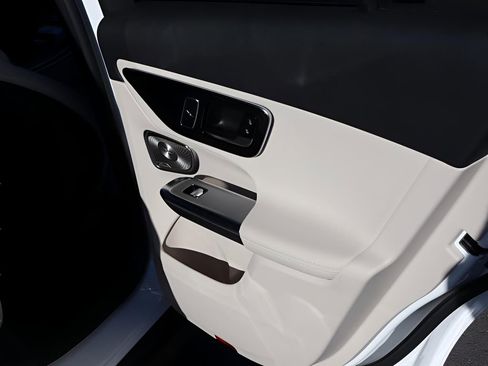 New 2026 Mercedes-Benz GLC 300 4MATIC image 17