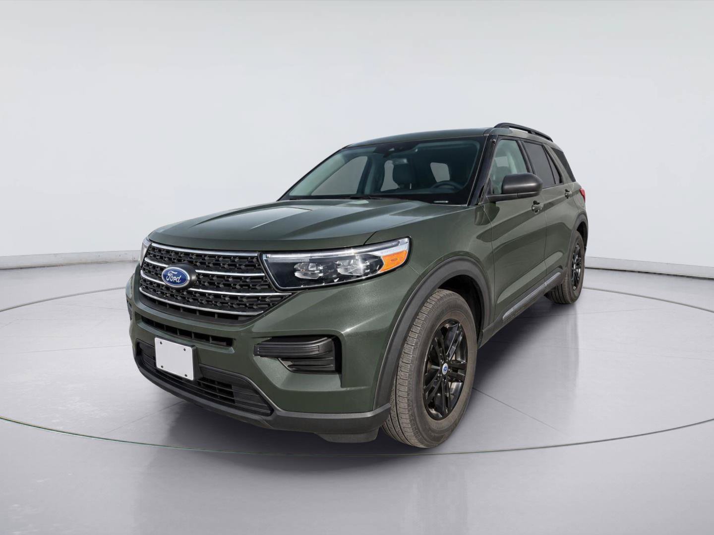 Used 2024 Ford Explorer XLT RWD image 2