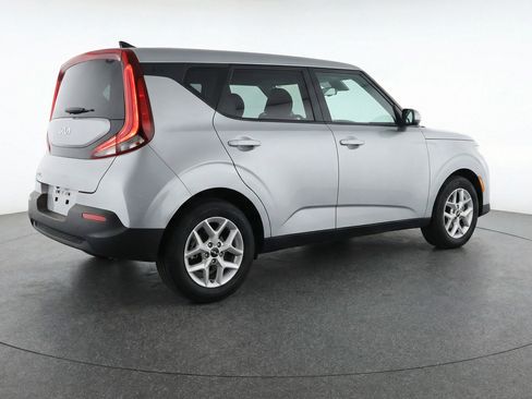 Used 2025 Kia Soul LX w/ LX Technology Package FWD image 9