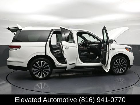 Used 2022 Lincoln Navigator Reserve AWD/4WD image 37