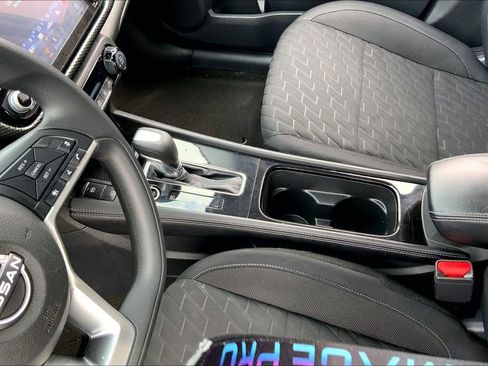 Used 2022 Nissan Kicks SV image 13