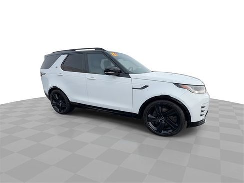 Used 2024 Land Rover Discovery Dynamic SE image 2