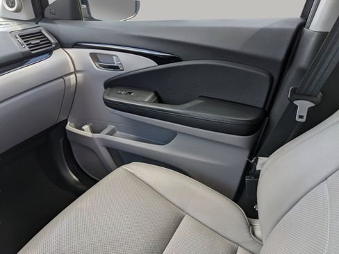 Used 2017 Honda Pilot Elite image 16