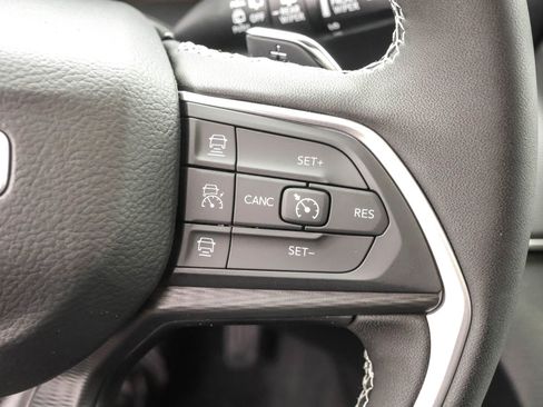 New 2025 Jeep Grand Cherokee Altitude image 27