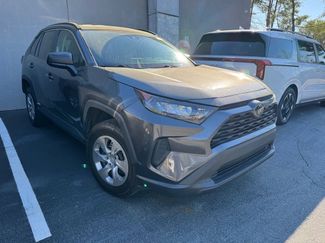 Used 2020 Toyota RAV4 LE video 1