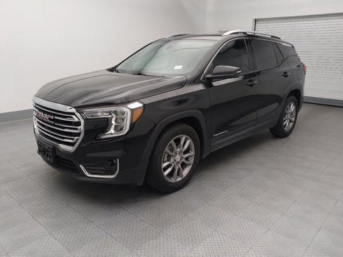 Used 2022 GMC Terrain SLT w/ Infotainment Package II FWD image 2