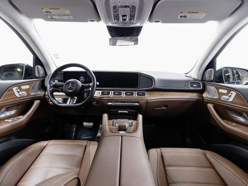 Used 2025 Mercedes-Benz GLS 580 4MATIC image 27