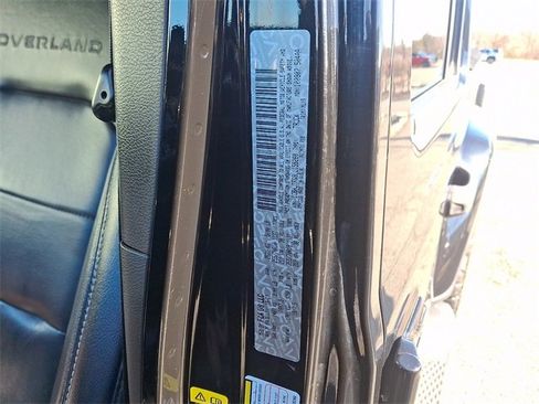 Used 2020 Jeep Gladiator Overland w/ Dual Top Group image 28