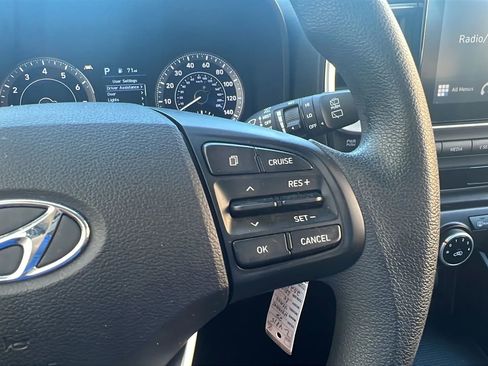 Used 2022 Hyundai Venue SE image 16