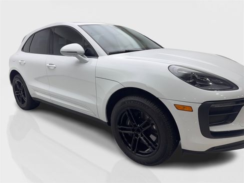 Used 2023 Porsche Macan Turbo image 12