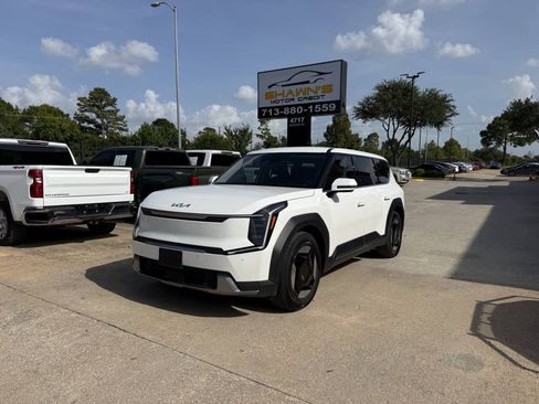 Used 2024 Kia EV9 Light Long Range RWD image 45