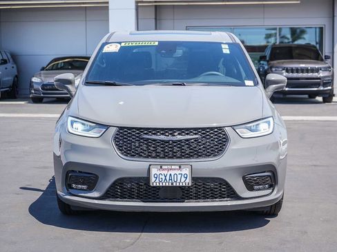 Used 2022 Chrysler Pacifica Limited w/ S Appearance Package FWD image 3