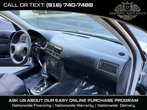 Used 2004 Volkswagen Golf GLS FWD image 8