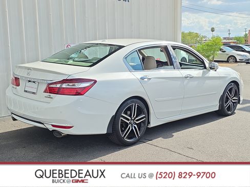 Used 2017 Honda Accord Touring image 7