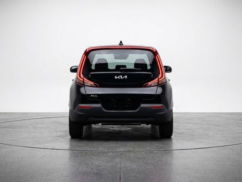 Used 2025 Kia Soul LX w/ LX Technology Package image 7