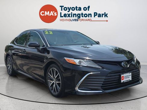 Used 2022 Toyota Camry XLE FWD image 1