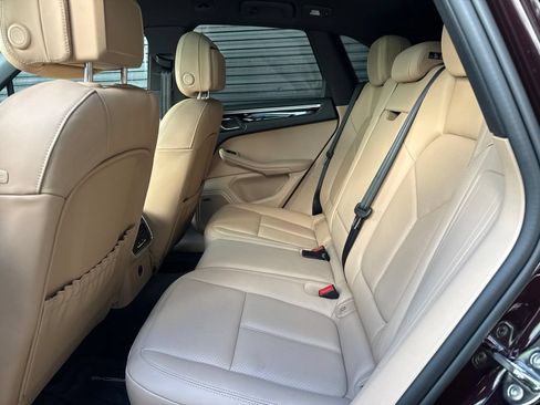 Used 2024 Porsche Macan AWD/4WD image 7