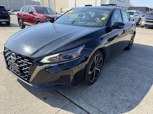 Used 2024 Nissan Altima 2.5 SR image 1