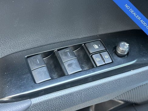Used 2025 Toyota Camry SE w/ Convenience Package FWD image 12