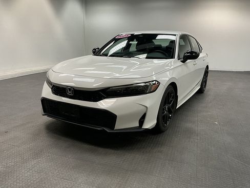 Used 2025 Honda Civic Sport image 1