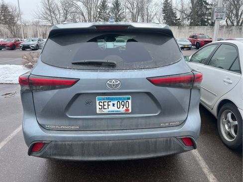 Certified 2022 Toyota Highlander XLE image 5