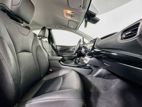 Used 2017 Toyota Prius Four FWD image 30