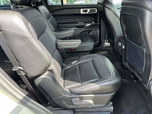 Used 2020 Ford Explorer XLT w/ Equipment Group 202A AWD/4WD image 9