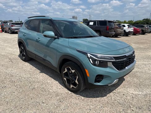 Used 2024 Kia Seltos EX AWD/4WD image 4