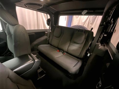 Used 2022 Jeep Wrangler Sport image 15