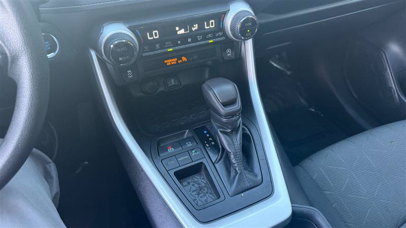 Used 2020 Toyota RAV4 XLE w/ Convenience Package FWD image 31