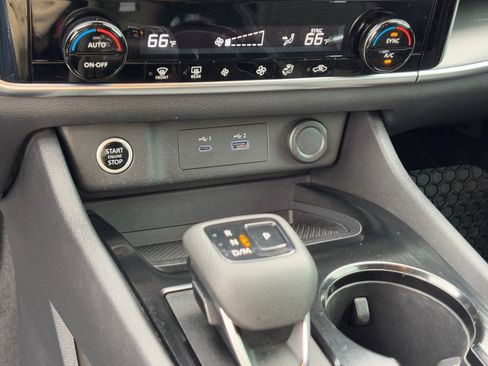 Certified 2022 Nissan Rogue SV image 26