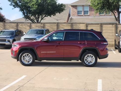 Used 2025 Jeep Grand Cherokee Laredo X w/ Luxury Tech Group I RWD image 13
