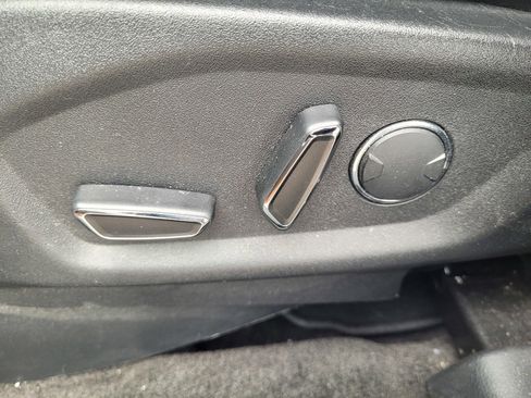 Used 2017 Ford Explorer XLT w/ Equipment Group 202A image 20