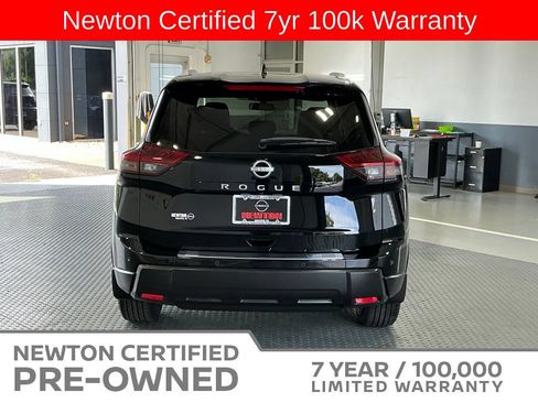 Used 2025 Nissan Rogue SV w/ SV Premium Package FWD image 5